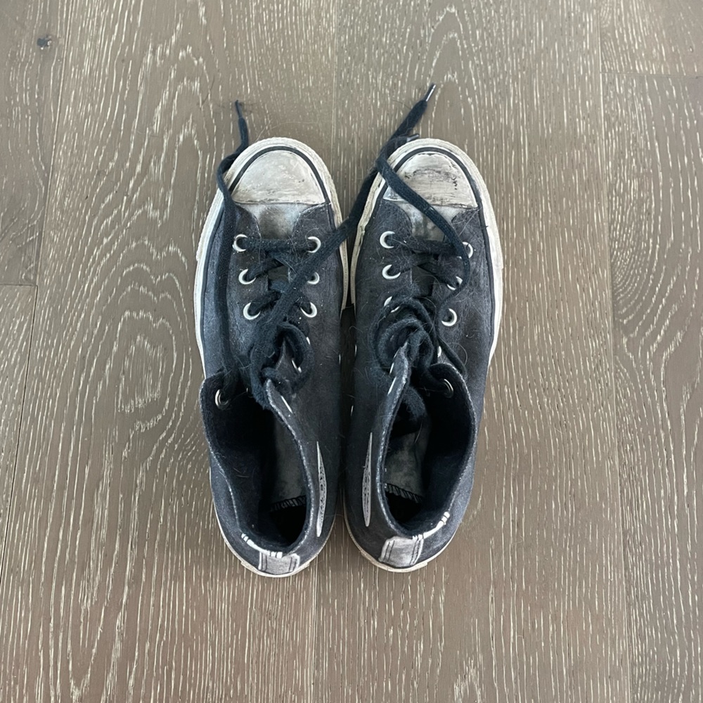 Converse - Picture 2 of 3